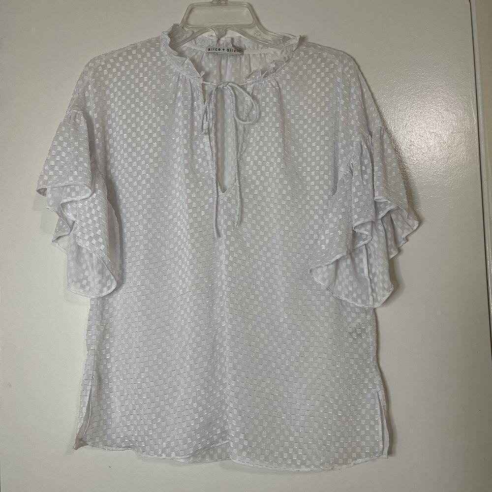 Alice + Olivia Chiffon textured white flutter sleeve blouse top size small